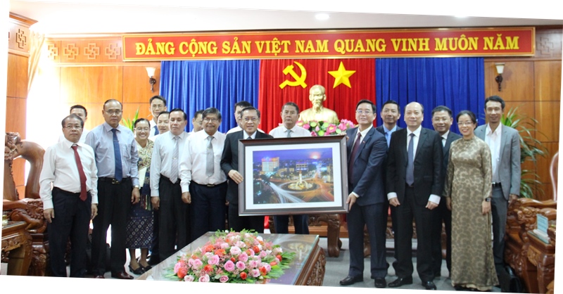 Đoàn công tác của tỉnh Salavan - Cộng hòa dân chủ nhân dân Lào chào xã giao lãnh đạo Tỉnh ủy Đắk Lắk 